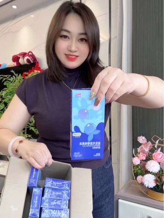 #亲测分享 终于等到蓝莓果冻有货了!又囤了13盒,酸酸甜甜的蓝莓味很好吃,一盒五条,独立包装 携带方便!饭后一天一条没负担!!吃完记得多喝温水哦。 #酵素果冻 #自用好物分享 #仙女都在喝什么