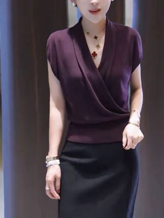 时尚显瘦休闲洋气减龄上衣2025新款短袖气质交叉设计感纯色针织衫#减龄上衣#时尚显瘦#气质针织衫#爆款热卖中 #好物推荐🔥