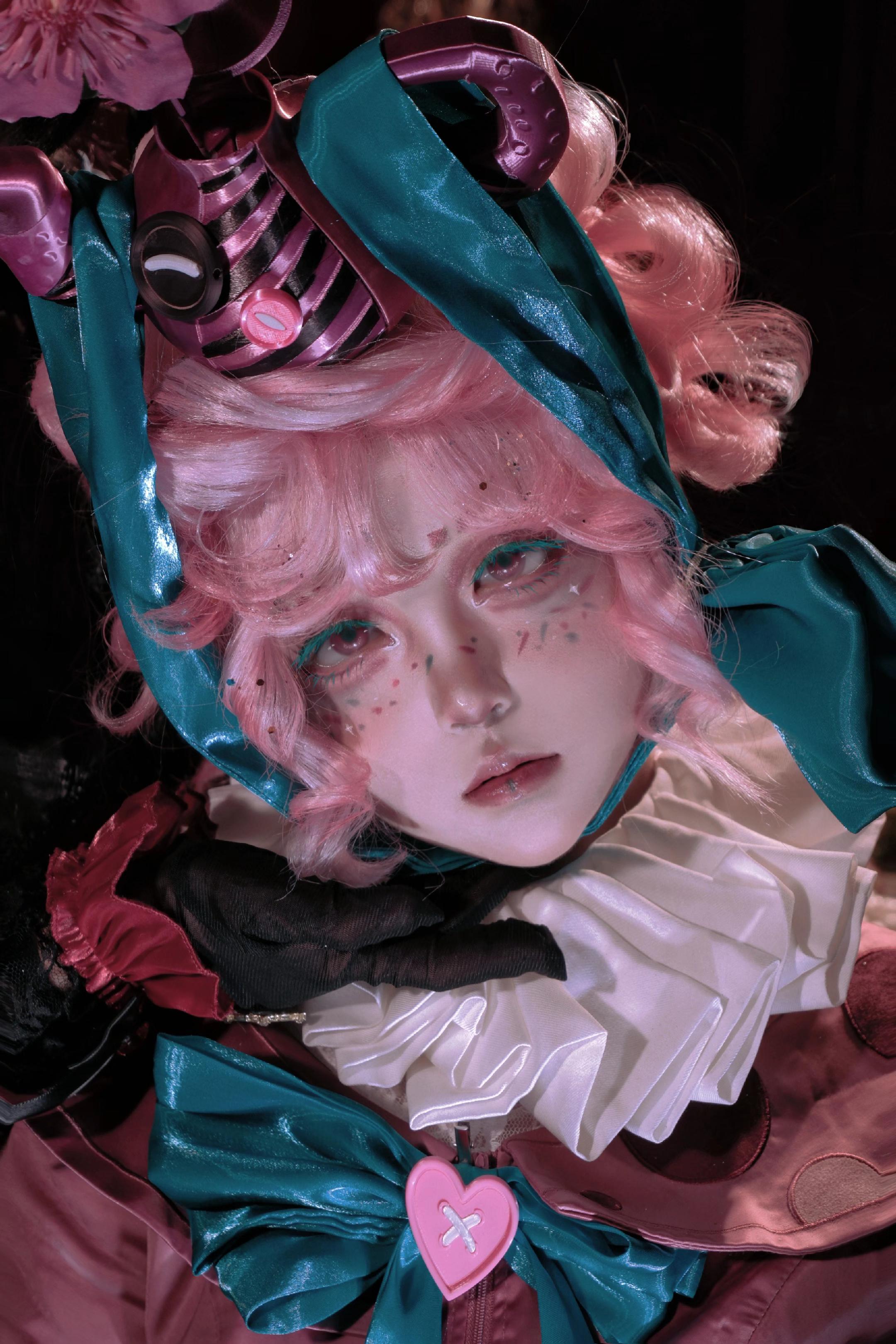 童话中的人偶。茶歇小姐cos 我先修一张正片玩#第五人格 #第五人格气象学家 #玩的就是第五人格 #二次元 #第五人格茶歇小姐