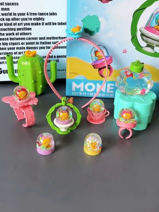 女儿心心念念的水晶球终于到了,自己可以DIY出戒指、手环、挂饰等首饰,孩子玩的可开心了#手工diy #女孩玩具 #水晶球 #儿童玩具