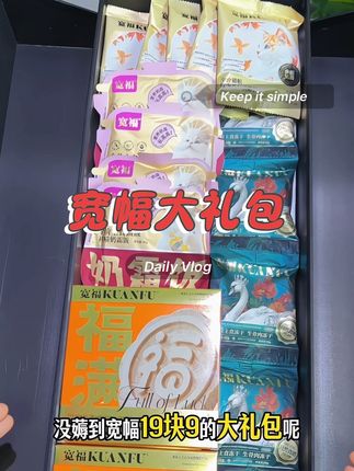 猫咪吃福饼寓意幸福,猫咪能陪我们的时间不久,猫咪这么爱吃的福饼,家里有猫的一定要带回去,#养猫新手 #萌宠好物 #萌宠好物 #养猫人 #猫咪