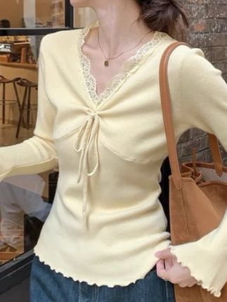 #今日穿搭 #百搭显瘦 #内搭外穿都好看 #甜美穿搭 #显瘦遮肉  纯欲蕾丝V领系带长袖针织衫女2025秋季新款修身内搭打底上衣