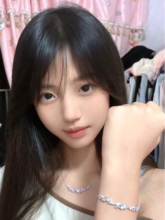 补上小妹妹的礼物#兄妹 #自拍 #FANCI范琦紫藤花 #恋爱戴范琦