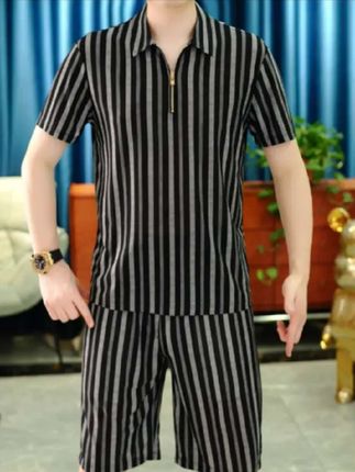 夏季必备男士欧货半袖翻领拉链竖条纹轻奢短袖套装#夏季穿搭 #舒适透气又凉快 #轻薄透气 #抗皱免烫轻薄透气 #爆款热卖中