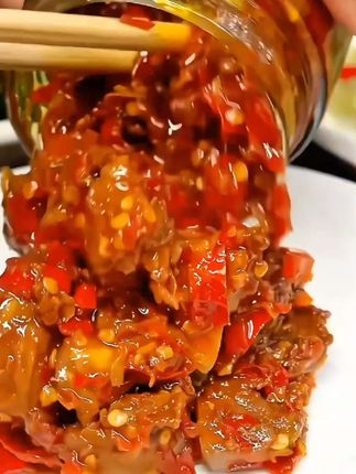 家人们,赶紧来薅这家牛肉酱的大羊毛,商家新店开业,为了冲销量也真是拼了,牛肉酱都是真材实料,夹馍拌饭都巨好吃,活动数量有限,赶紧去抢一单。#牛肉酱 #美食 #懒人美食 #下饭菜 #美食推荐