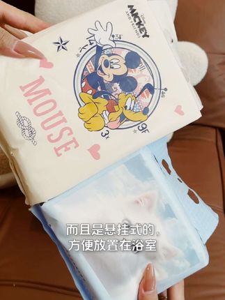 抽取式迪士尼一次性面巾,亲肤柔软且加厚,现购可到手两包,能悬挂使用#迪士尼联名 #两包实惠 #抽取方便 #悬挂设计 #加厚材质