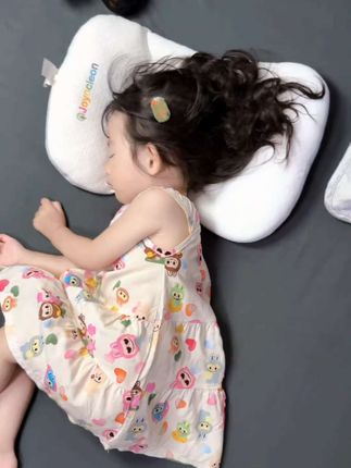 献给孩子的童诗集🔥。治愈人心又充满想象力的童诗,于睡前温暖的灯光下陪伴孩子一起读一读,随便一句写进作文里,都是锦上添花,作文想不拿高分都难~#作文素材#好书分享 #让阅读成为一种习惯 #童诗 #图文热点来了