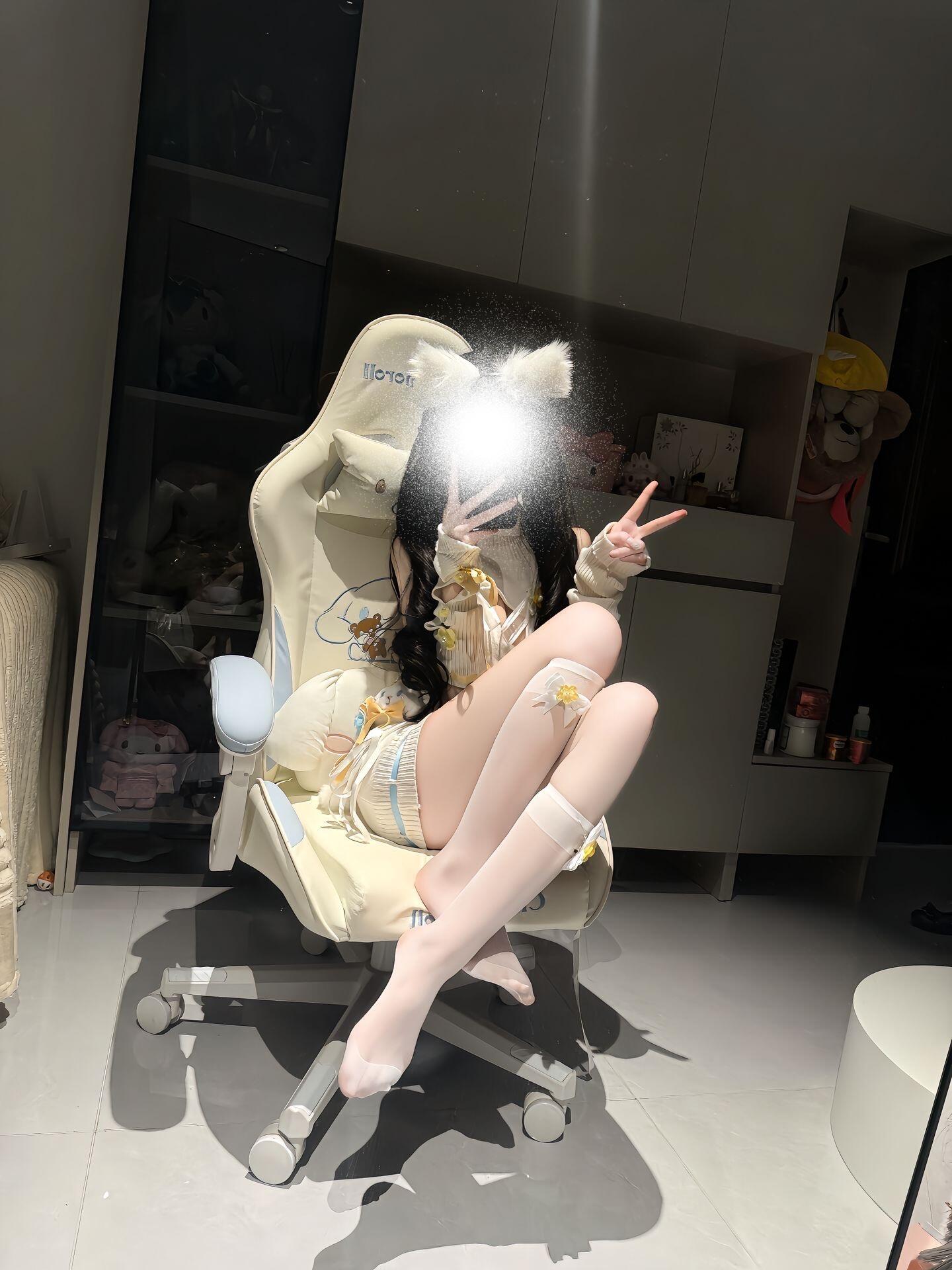 在男闺蜜家里就是好,吃他的,用他的,喝他的#控腿 #男闺蜜