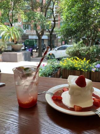 姐妹们!都去闭眼冲这#极细眉笔 手残党也能画出根根分明的野生眉!#平价彩妆 #眉笔 #方水防汗不晕染 #拯救手残党 e.