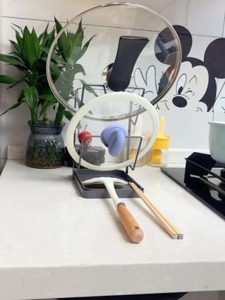 我觉得每个厨房都应该有一个这样的锅盖架,炒菜时的锅盖,铲子就能放上面了!#锅盖架 #厨房好物