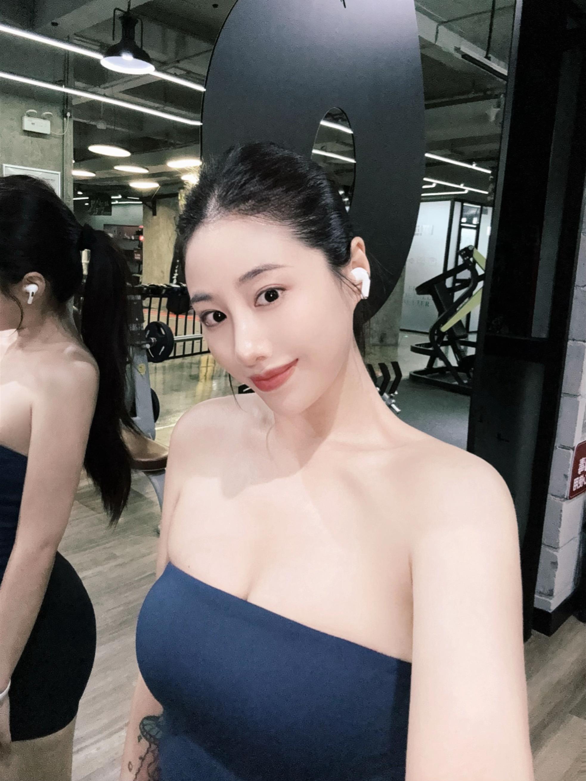 把头发大大方方的扎起来#见人不如健身 #把头发扎起来 #健身