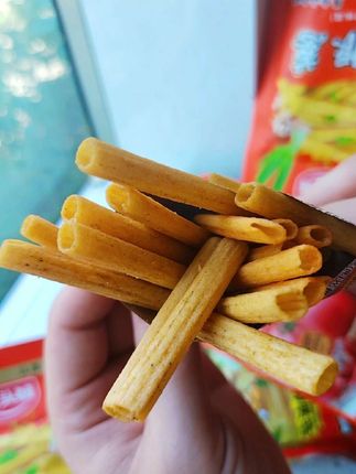 #一根葱 #童年记忆小零食 #好吃到停不下来 童年吃过的一根葱,现在都四个口味了,而且这个价九到手二十二包,姐妹快来薅#追剧小零食