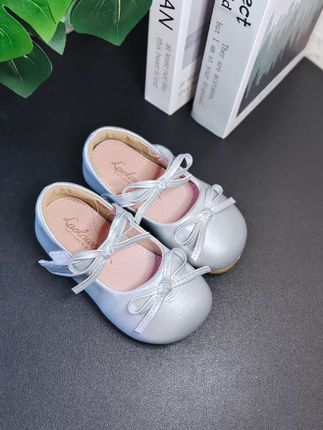 超美的公主鞋巨柔软,而且比杂牌还便宜,上脚精致洋气又高级#儿童公主鞋#软底软面穿上超舒服 #品牌童鞋#便宜又好穿 #潮童穿搭