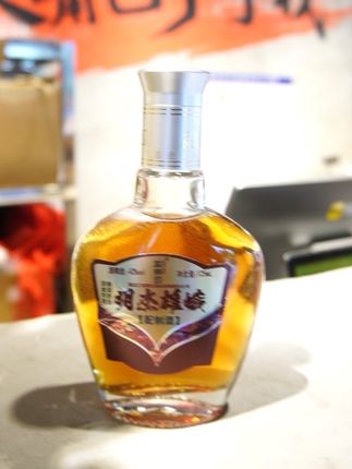 男人过了30岁,应该多喝一喝雄蛾酒,配料干净,好喝不贵 #酒水 #明杰雄蛾 #雄蛾酒 #纯粮酒 #纯粮酿造