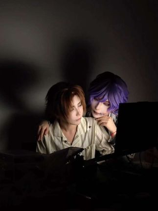 #杰佣 感觉头痛痛的 什么重要的事情被忘记了么#第五人格 #私设 #第五人格抽象的夏天 #cos @鹰源(是小狗)
