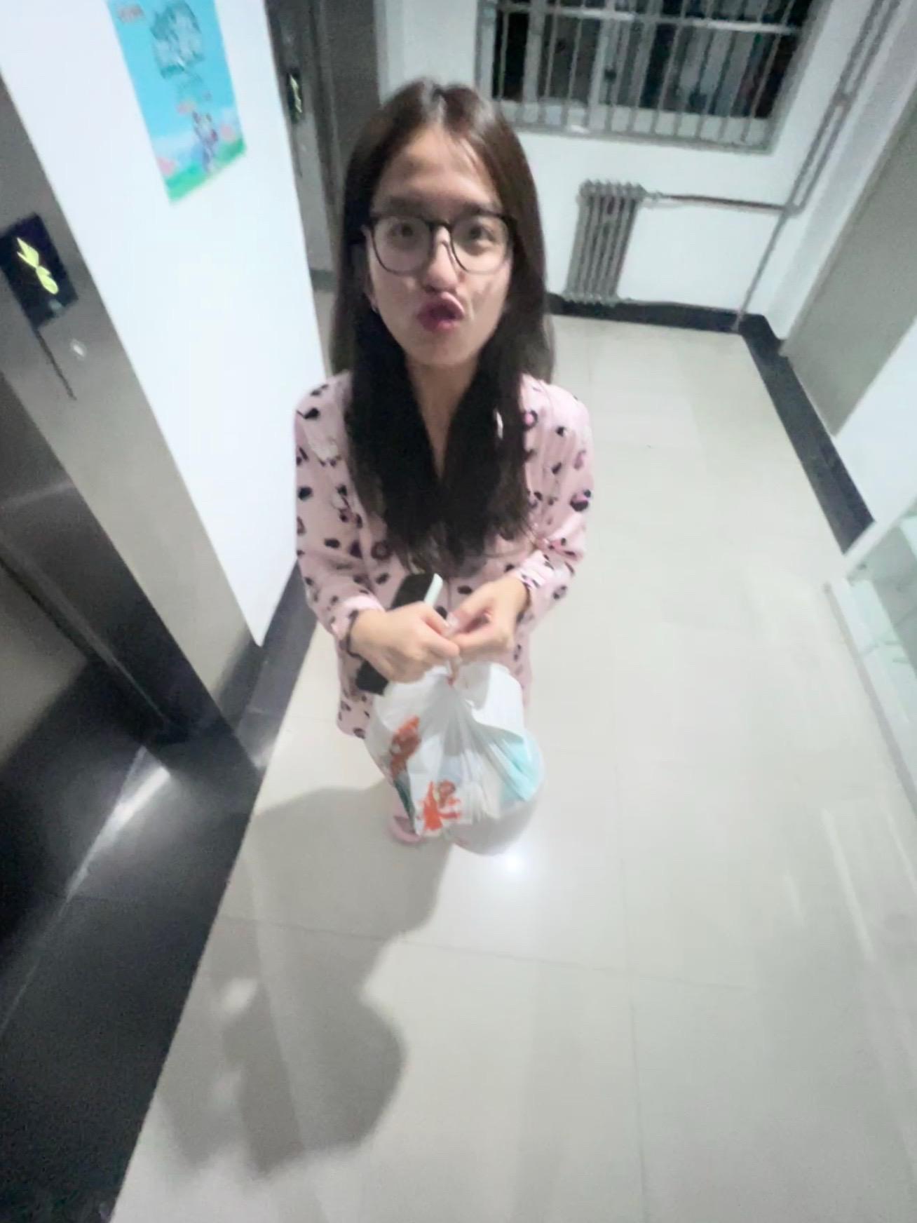 我最近好幸福啊啊啊!!!!!!!!!!! 开学第二周了 每一天和朋友们都好幸福好幸福好幸福好幸福!!!感觉情绪特别特别稳定….我一直很渴望这样的生活 平淡且美好,每天都有不同的惊喜…我真的感叹!我真的好幸福。