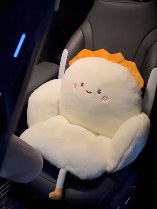 懂事的男朋友已经开始准备冬天的#坐垫了#可爱玩偶#汽车坐垫