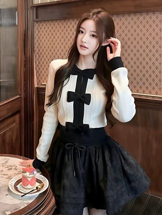 #上热门话题🔥🔥🔥 【晚间星屑】小香feel竖条黑白蝴蝶结撞色收腰针织衫上衣配显瘦短裙#小香风 #收腰针织衫 #显瘦短裙推荐 #套装两件套 @DOU+小助手