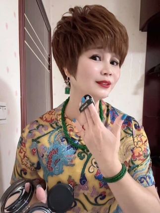 打扮得美美的,准备出门了,夏天容易出汗,我最喜欢用这种防水又防汗,持久不脱妆的气垫了。#防水防汗不脱妆气垫