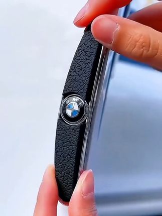 车门这个位置一定要保护好,贴上这个防撞条可以很好的保护车门不被刮花,而且还能起到减震防撞作用#车门防撞贴