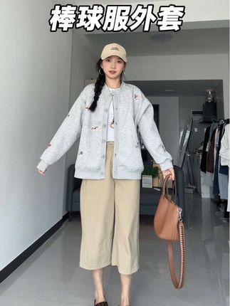 50多买的,性价比很高也很厚实的一件#梨形身材穿搭 #爱穿搭的优妈 #慵懒风穿搭 #夹克外套 #早秋穿搭 @DOU+小助手