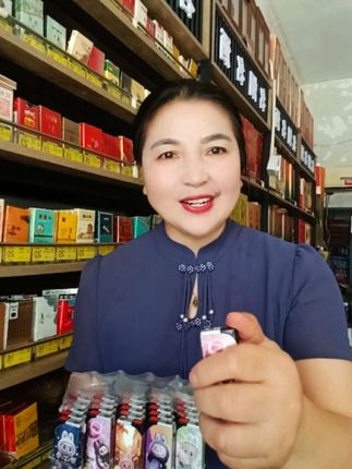 这款很火爆的拉布布防风打火机,卡通图案,打火丝滑,值得入手,店里都卖3元一个#拉布布打火机 #爆款热卖中