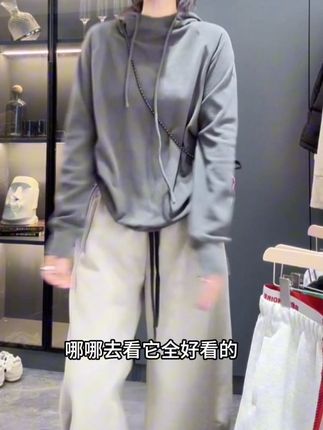 女士保暖卫衣秋冬宽松简约百搭休闲柔软设计感显瘦连帽衫长袖上衣#女装 #懒人必备 #显瘦显高穿搭 #显瘦搭配 #潮牌穿搭