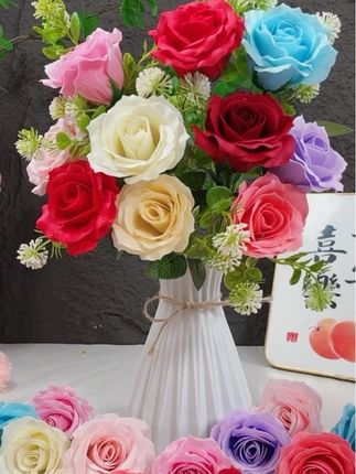 你们不爱吗?这么漂亮,我太喜欢了 在家里放2年都没有问题,淡淡的清香味,让你每天有花陪在身边,来一瓶吗?#手艺人在抖音 #手工玫瑰
