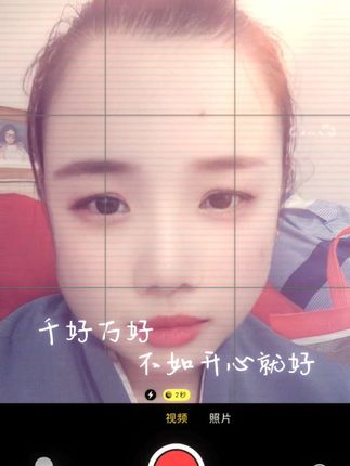 社会底层女性 ,每天两点一线努力的工作,想要成为影之实力者。
