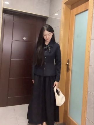 高级感西服小套装,法式高级感修身西装外套 高腰显瘦A字半身裙#西装套装 #西装裙 #高级感穿搭 #今天穿什么