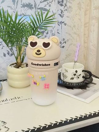 家人们!谁懂啊!这款笑笑小姐保温杯简直长在我的心巴上! 颜值超高,有多种萌趣造型,像可爱的小动物,摆在桌上超吸睛,出门带着也超有面儿~而且是316不锈钢材质,安全又能长效保温保冷,装热水、装冷饮都妥妥的。大容量设计,满足学生党上学一整天的饮水需求,吸管设计也很贴心,喝水方便又卫生。现在到手价超划算,还有优惠券可以领,这么可爱又实用的杯子,赶紧冲!#笑笑小姐保温杯 #学生保温杯 #可爱保温杯 #大容量保温杯 #吸管保温杯 @我要上热门