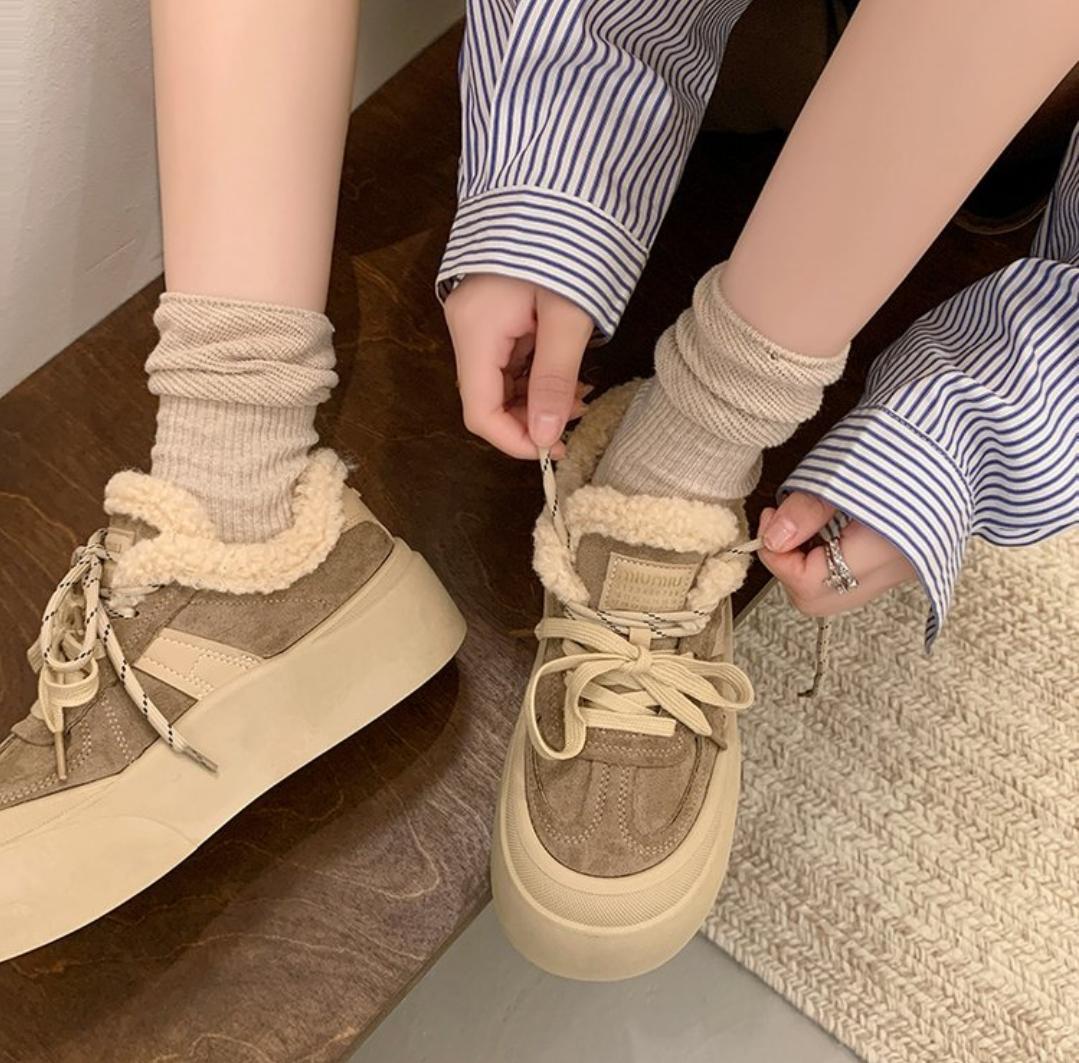 #上热门 【万达撤柜】冬季新款加绒学生板鞋女系带平底厚底圆头休闲鞋耐磨#新款女鞋 #时尚单品