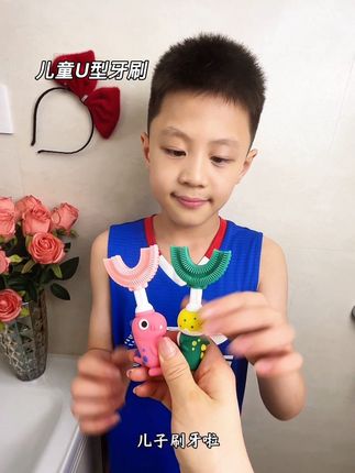 这款造型可爱的#U型牙刷,全方位包裹,安全不伤牙龈,家里有不爱刷牙的宝宝可以试试 #萌娃 #儿童牙刷 造型美观小朋友都很喜欢刷牙也积极了再也不用我催了#好物推荐🔥 #母婴好物