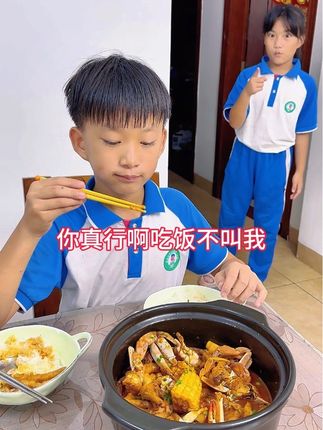 错怪哥哥了 妹妹错怪哥哥了,还好发现的早,不然哥哥又被坑了! #哥哥宠妹妹 #兄妹一起长大的幸福 #兄妹情深亲情最可贵 #兄妹日常温馨