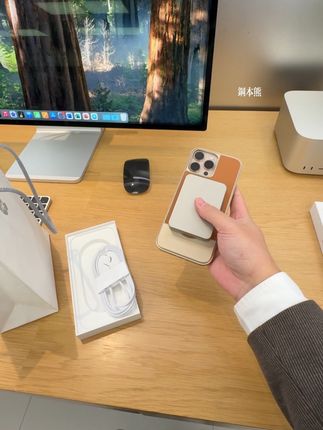 磁吸滑盖伸缩支架壳,仪式感满满 适合送商务型男友,高端时尚皮革与金属设计的磁吸支架壳#苹果手机壳 #iphone16promax