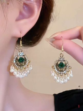 合金仿珍珠耳饰结合复古民族风与异域风情,精湛工艺打造珠珠温润造型别致尽显温婉优雅,轻松点亮造型,让你成为人群焦点#精美耳饰 #时尚饰品 #美出高级感 #优雅气质