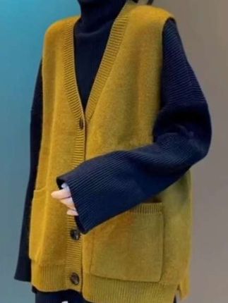 #无限回购的宝藏单品 百搭洋气的的慵懒风针织坎肩,怎么搭都漂亮,三种颜色可选奥#减龄显瘦穿搭 #针织衫 #外套穿搭
