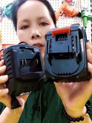 通用21V-2000VF充电器牧田款大亿款座充电扳手角磨机电锤冲电池钻#锂电池充电器#五金工具@抖音小助手 @巨量千川