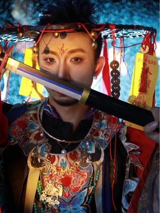 一半为人,一半为难…#最强变身 #傩 #原创视频 #肌肉