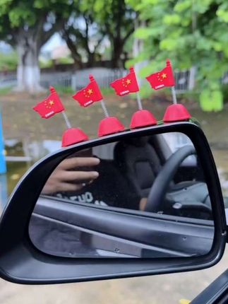 #创作灵感 如果信仰有颜色,那么一定是中国红!快给你的汽车安排上这款红旗小摆件,真的超有氛围感!精致又好看!车上家里都可以摆。#红旗摆件 #汽车好物 #车载摆件 #好物推荐