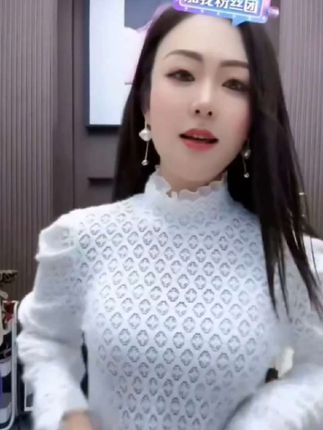 芳芳惊喜半高领长袖蕾丝衫镂空打底衫女款爆款2025新款遮肚子秋冬@芳奢原创(房车旅行中)