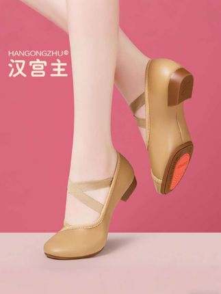 一双匠心手作,藏着舞步的轻盈与梦想的热烈。💃✨   #小羊皮舞蹈鞋 #舞动人生#专业跳舞鞋#教师鞋#拉丁舞鞋@DOU+好生意 @DOU+小助手