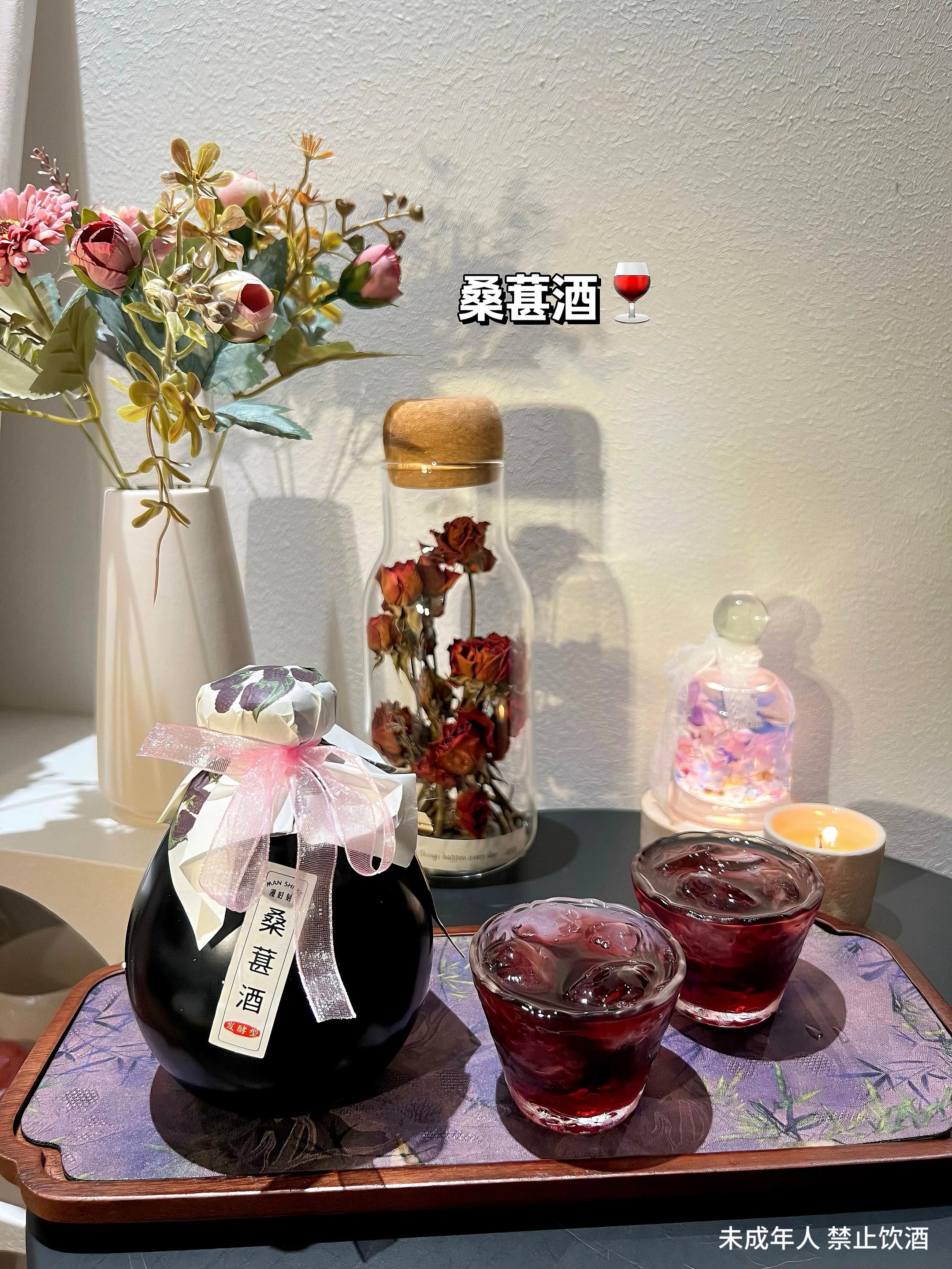 因为我喜欢喝点小酒,好朋友送了我中秋果酒礼盒!!被惦记真的好幸福!!#中秋送礼 #果酒 #送礼佳品 #酒蒙子的日常 #喝一杯