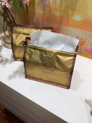 我的妈呀!这价居然让我薅到两大包洗脸巾,还是云枝棉的精装洗脸巾!不仅颜值高,品质更是没话说,纸张加大加厚,柔软又亲肤,用它洗脸卸妆抖超舒服#洗脸巾 #一次性洗脸巾 #超便宜超划算 #柔软亲肤