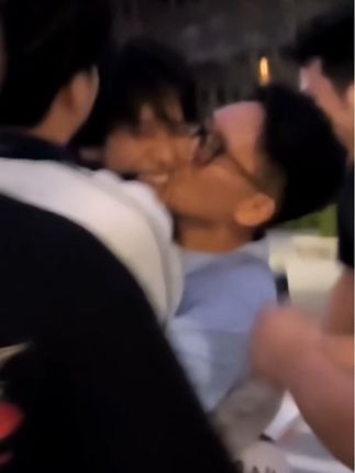 吧唧就是一口#花小龙#王老师#花小龙的卡拉米