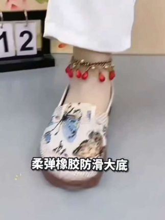国风妈妈鞋,一脚蹬穿底软面不卡脚,透气舒服# 软底软面#好穿不累脚 #好穿又实惠