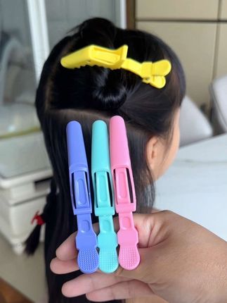 给女儿扎头发,编发工具少不了,编出来的发型才精致#日常编发 #生女儿就是用来打扮的 #儿童发饰 #编发工具 #头饰发饰 @DOU+好生意 @DOU+小助手