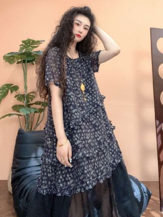 #连衣裙 #谁穿谁好看 #美出高级感 museguhui/木色古汇19920小碎花圆领时尚气质百搭休闲连衣裙,#仙女必备 #气质穿搭