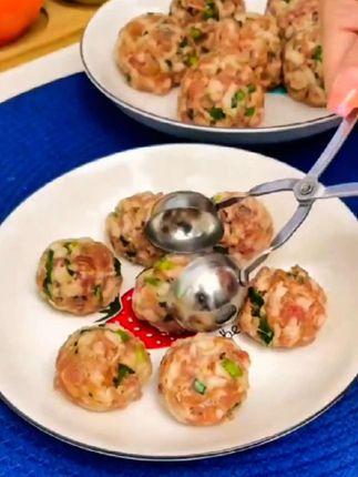 不锈钢肉丸子制作神器肉丸肉圆家用厨房饭团鱼丸捏丸子弄丸子磨具#分享美食分享快乐😋😋 #丸子器 #不锈钢丸子勺 #丸子制作器 #丸子模具
