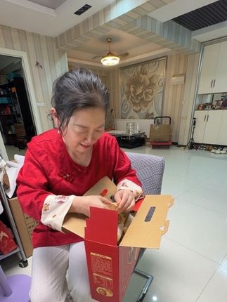 把妈妈叫起来吃点蛋黄酥,30个一箱,真便宜,又好吃,比比赞家专门做糕点,吐司,蛋糕的,闭眼入#蛋黄酥
